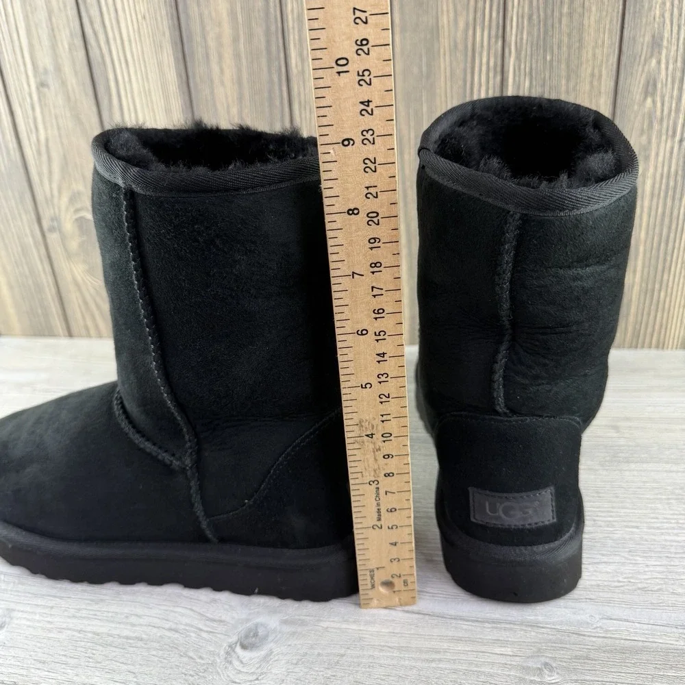 UGG Classic Short II Boots Womens 7 Black Suede Sheepskin Lined Winter Pull On